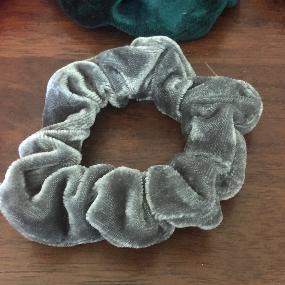 🎉 Women’s Velvet Hair Scrunchie Set - Picture 6 of 7